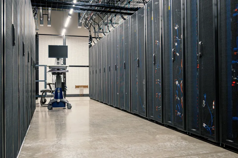 Multi-tenancy nel cloud: come scegliere tra isolamento logico e segregazione fisica per tutelare i dati dei clienti